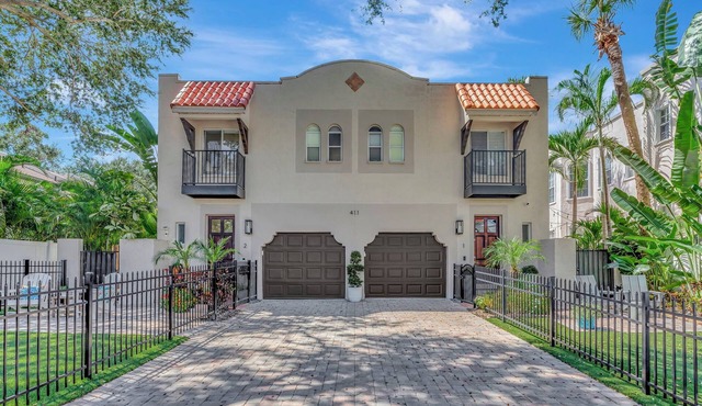 Newly renovated 3-bedroom townhome in the heart of SoHo with beachy vibes