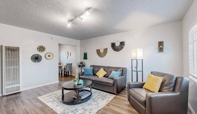 No.1: King bed, 1b/1b, Walk to UNM