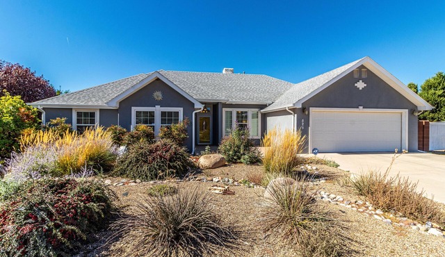 Northern New Mexico Home Perfectly Located!