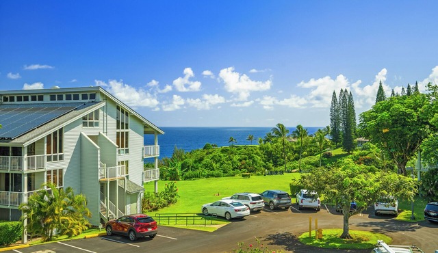 Ocean-Mountain Views 2BR Condo in Princeville with Resort & Hawaiian Vibes