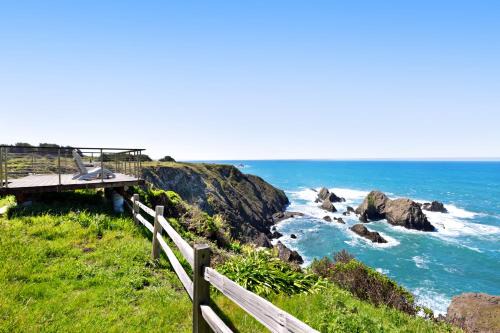 Oceanfront Elk Cottage - Deck Views & 7 Acres