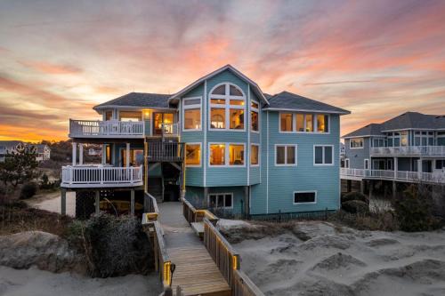 Oceanfront Gem w Pool and Spas GameRm Dune Walkover in Corolla