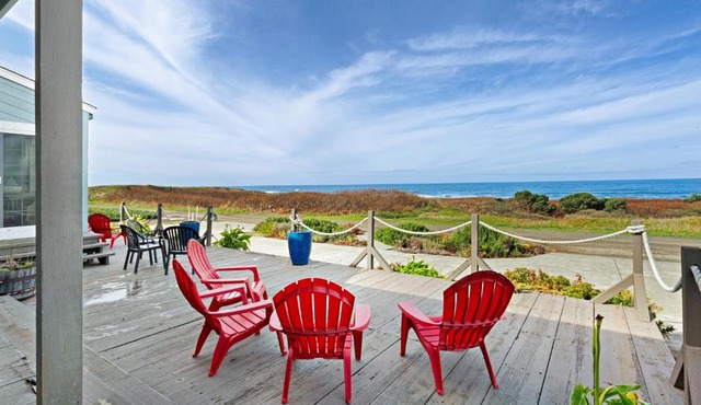 Oceanfront Home-Beach access Guest House Hot Tub