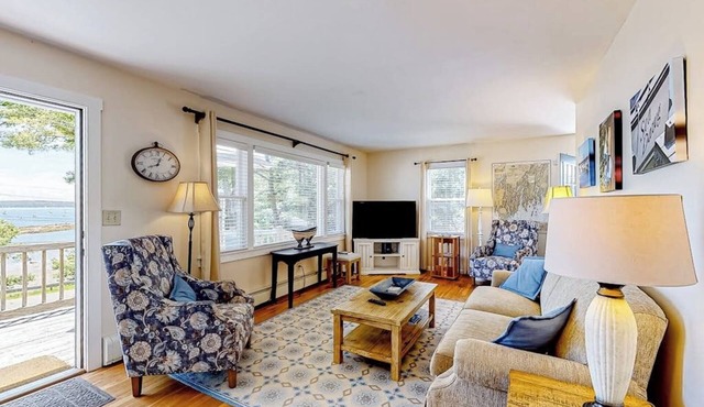 Oceanfront home on Lobster Cove with deck & shared firepit - walk to town