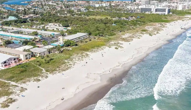 Oceanfront in Cocoa Beach - cute and cozy condo!