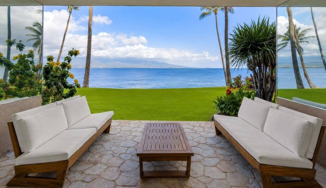 Oceanfront Lauloa 106 - Ground Floor, Modern Renovation, Split-ac, Walk to Beach