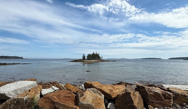 Oceanfront Maine Cottage, Private Shoreline, Sunset Views, Near Lighthouse.