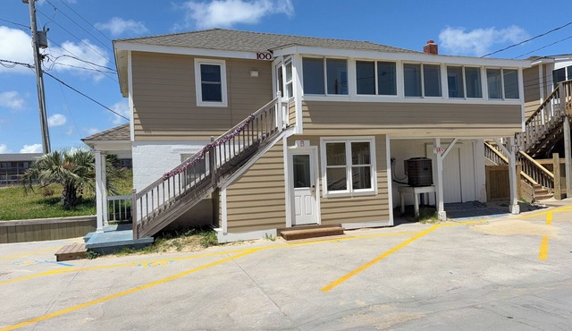 Oceanside Accommodations - Oceanside Three Bedroom Cottage in Buxton