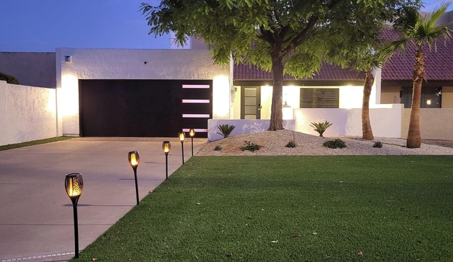 Old downtown Litchfield Park walk to 5 restaurants/bars! Close to attractions