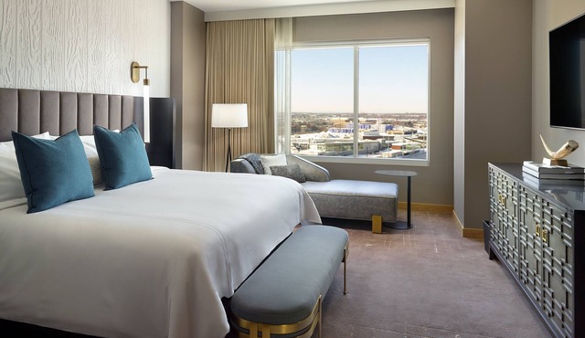 Omni Viking Lakes Hotel