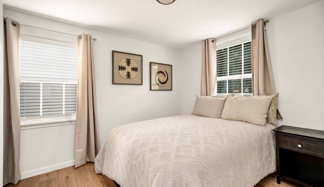 One bedroom duplex in desirable Park Hill
