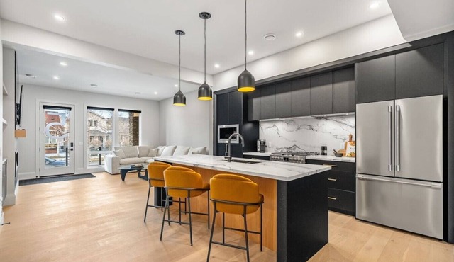 Onyx Escape | Lux 2 Bed | Garage | Min to DT