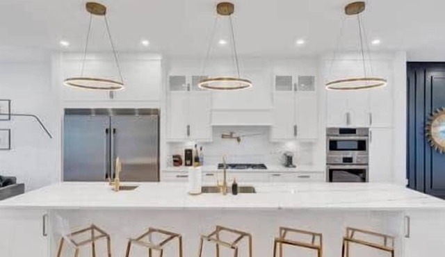 Opulence - Luxury | King Beds, A/C + Parking + EV Charger