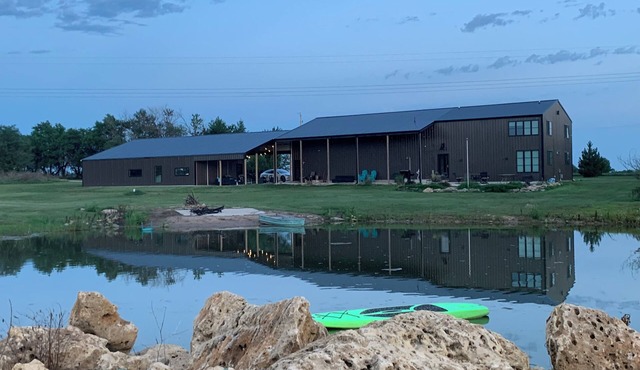 Outdoor Oasis and Pickleball Paradise: Fishing, Paddle-boarding, Swimming