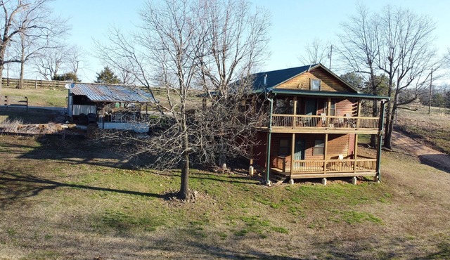 Papa Bear Log Cabin at the Buffalo River