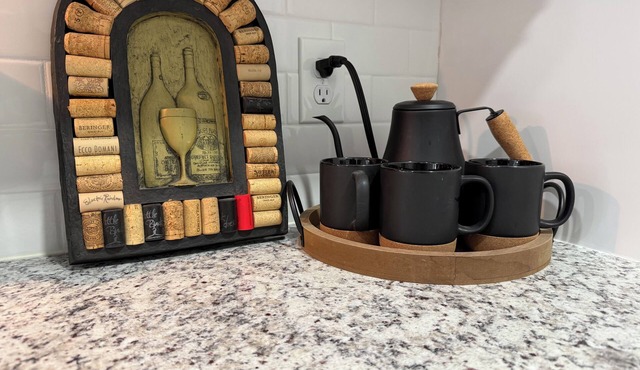 Paris TX 2BR Apartment - Renovated - Fast WiFi + Parking - Near Downtown & Tower