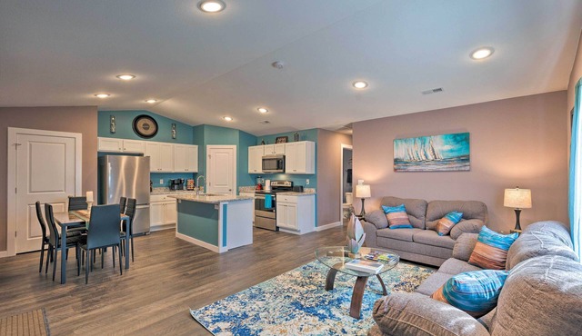 'Park City on the Water' Townhome w/Hot Tub!