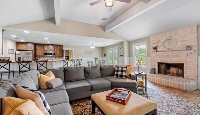 Peaceful, family friendly home close to water activities, shopping, and more!