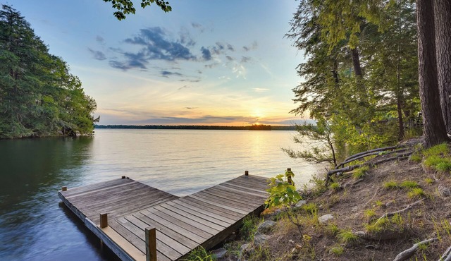 Peaceful Lakefront Maine Cabin w/Sunset Views