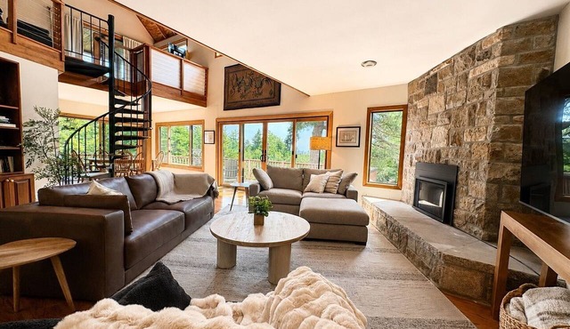 Peaceful private woodland home, open and airy, with ocean views and fire pit