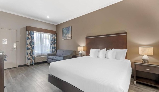 Peaceful Redondo Beach Escape w/Cozy King Bed & Relaxing Jacuzzi – Perfect Stay