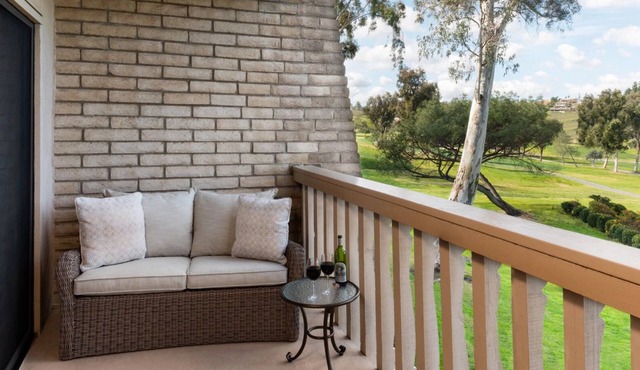Peaceful Studio Getaway Overlooking Golf Greens or Tranquil Spa Areas