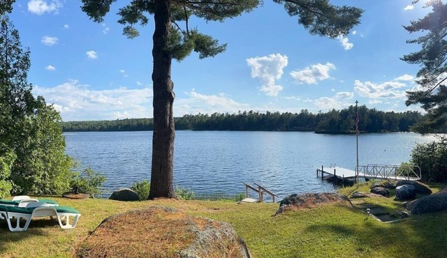 Peaceful Waterfront Toddy Pond Retreat