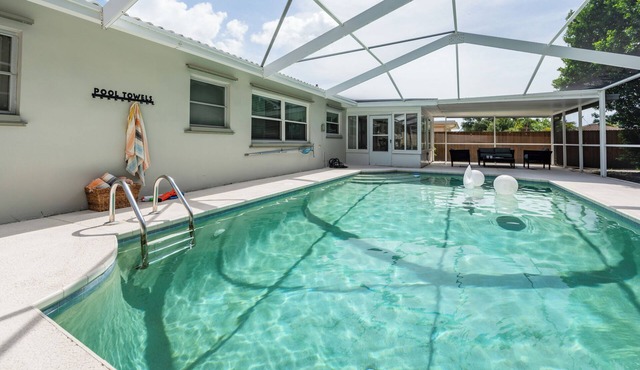 Peacock Pool House & Hot Tub Clearwater I Beaches