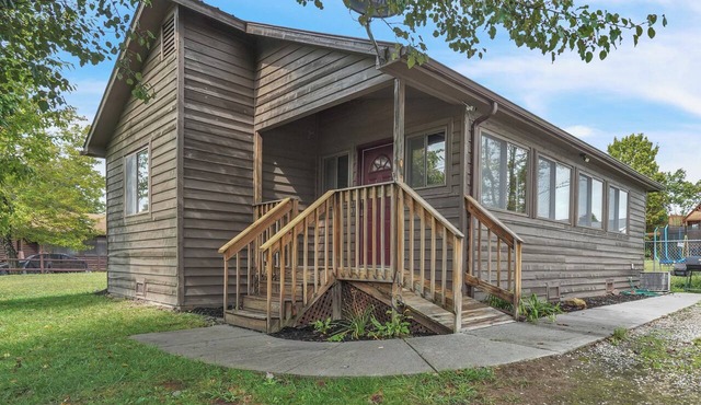 ⛰️Peaks of Pipestem ⛰️ Brand new listing with all NEW furnishings