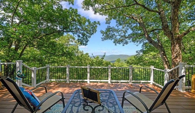 Peckerwood Knob Sunset Cabin; Mountaintop seclusion in SE Oklahoma; Great View