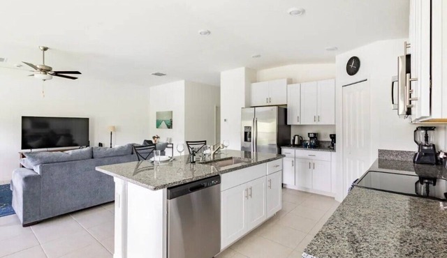 Perfectly located 4BR/2Ba house between Orlando and Tampa