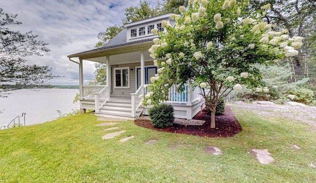 Periwinkle Cottage | Sunny cottage in Westport Island overlooking the river