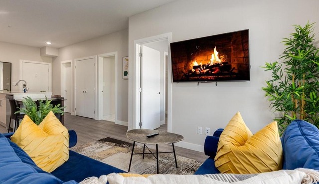 Pet Friendly 2 Bed Close to Downtown