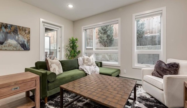 Pet Friendly Apartment w/Free Underground Parking