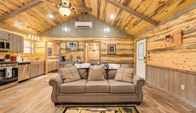 Pet-friendly Broken Bow Cabin Near Lukfata Creek!