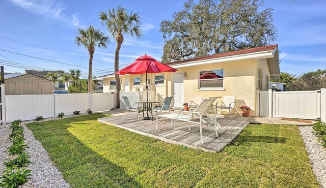 Pet-Friendly Dunedin Townhome w/Private Yard