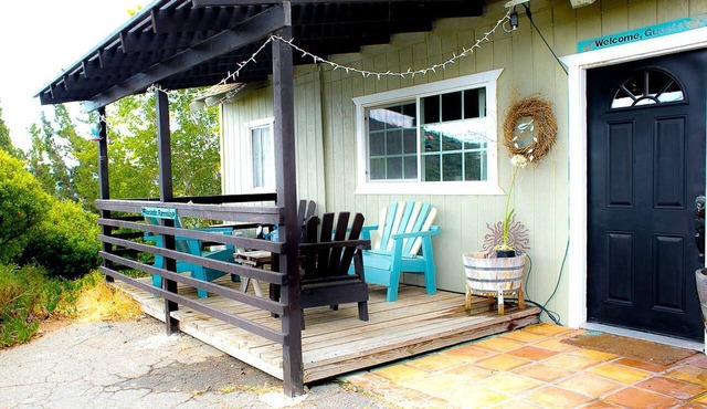 Pet Friendly Fantastic Cottage with Hot-tub in Rainbow, California