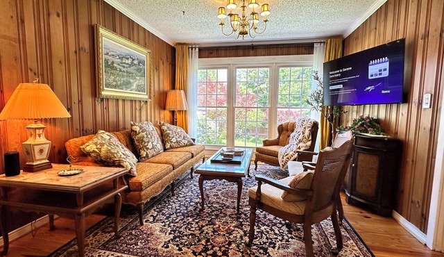 Pet-Friendly Fenced Yard, Walk Downtown