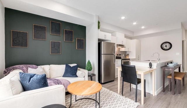 Pet Friendly, Free Parking, Close to Downtown