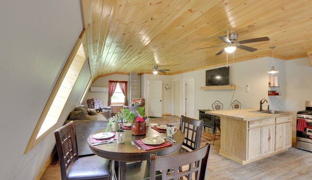 Pet-Friendly Prospect Apartment: 7 Mi to Beach!