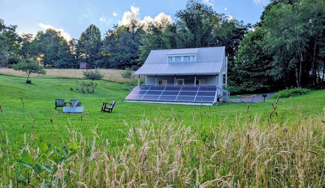 Pet-Friendly Retreat; Huge Yard, Sauna, Fire Pit & EV Charger Near Hungry Mother