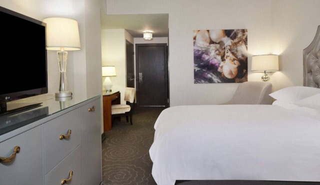 Picasso Statue Tour! 2 Relaxing Units | Parking Onsite Available