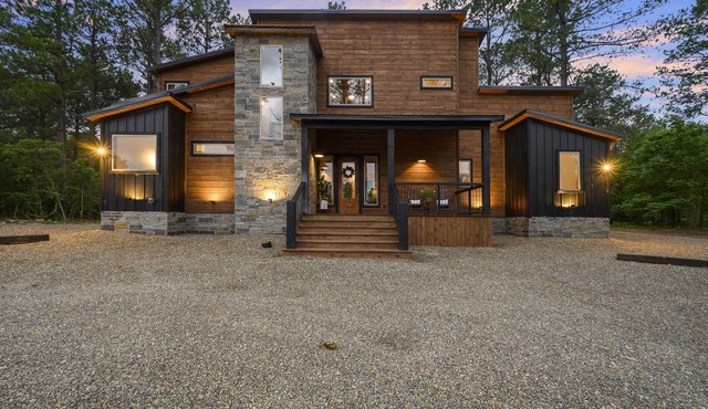 Pining Away Cabin; 3 King BRs, 6 bunks, playset, firepit, spa, arcade, smart tvs