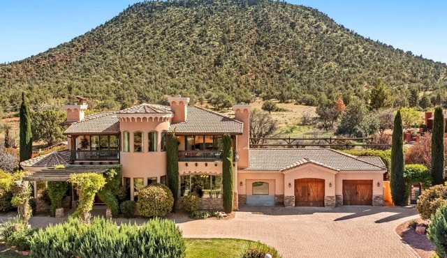 Pinto Estate | Pool, Pickleball Golf Simulator, Theater, Game Room, Red Rock Views