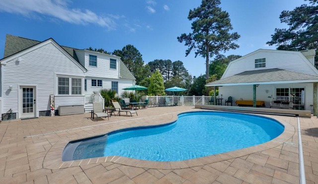 Pool & Dock Access! Bohannon Cottage on the Bay