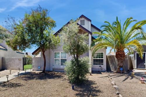 Pool + Fire Pit: 'Desert Radiance' in Phoenix! in Phoenix