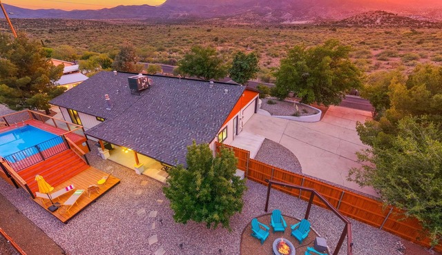 Pool/Hot Tub/Sauna/2 Game Rooms/2 Fire Pits/Mingus Mt. Views/Chef's kitchen