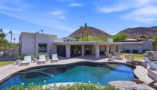 Pool~Jacuzzi~Luxury~EVChrg~Desert Park