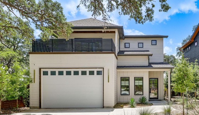 Pool & Lake Access! Dual Homes on Canyon Lake