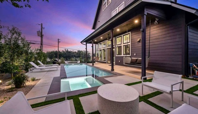 Pool, Lounge, Bar, Near UT Football | East Austin